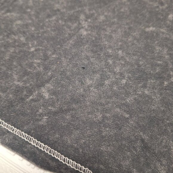 NHL Detroit Red Wings Tee Shirt Gray Womans Small Hockey Michigan Fan Round Neck - Picture 9 of 13